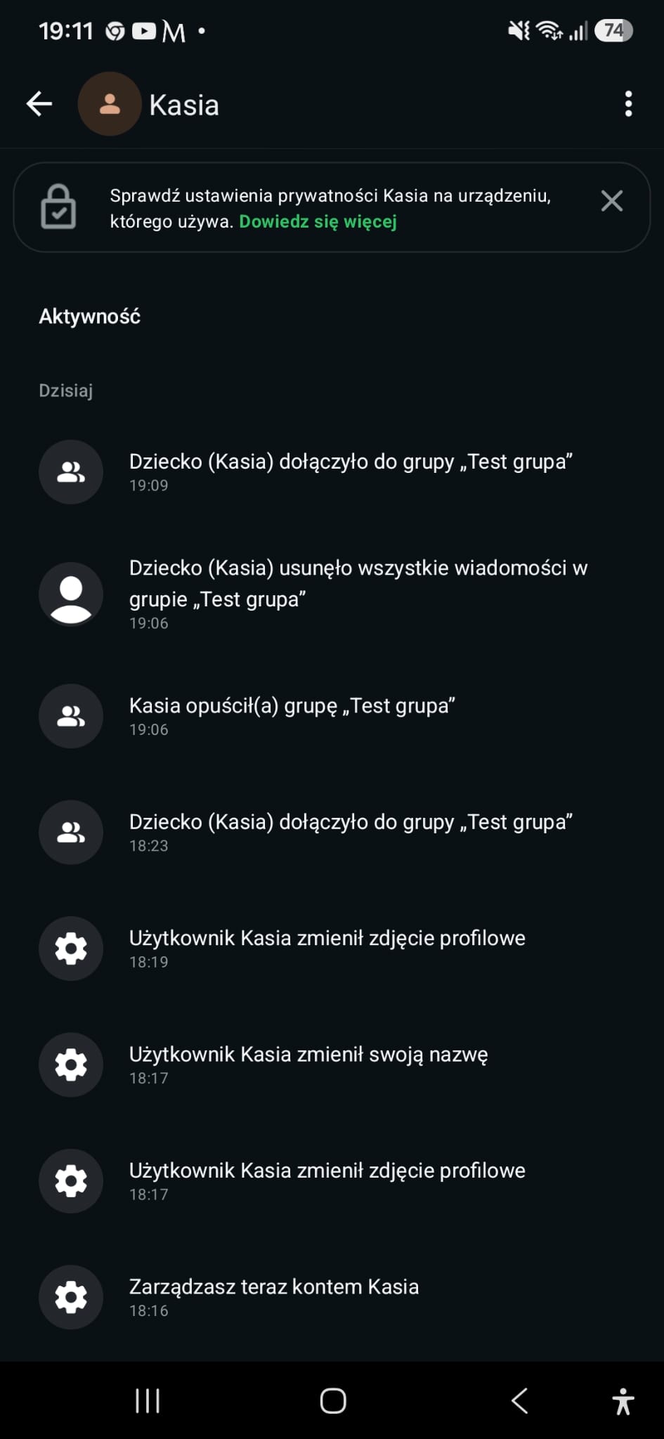 Widok aktywności konta dziecka na telefonie rodzica w WhatsApp